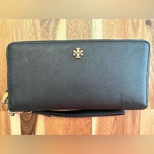 🔥 Tory Burch Emerson Zip Passport Continental Wallet🔥